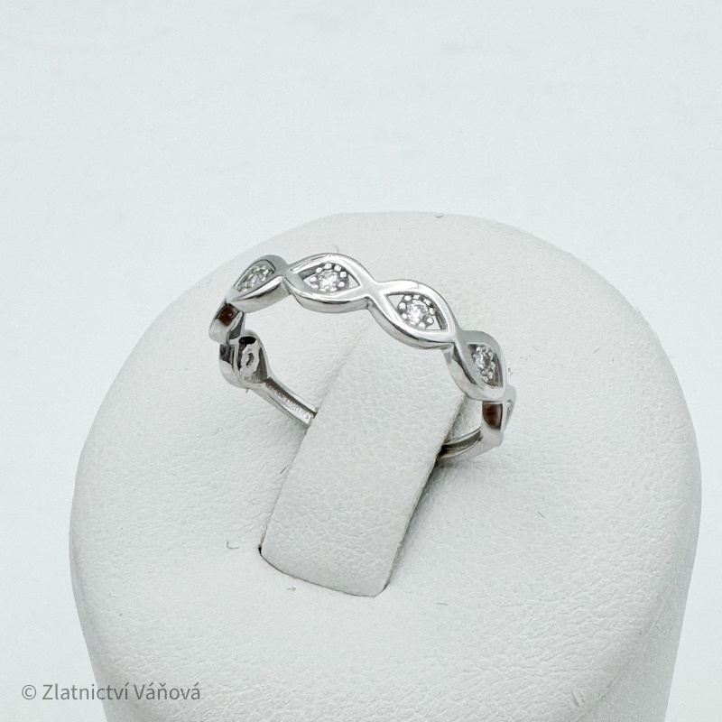 Bílé zlato prsten se zirkony